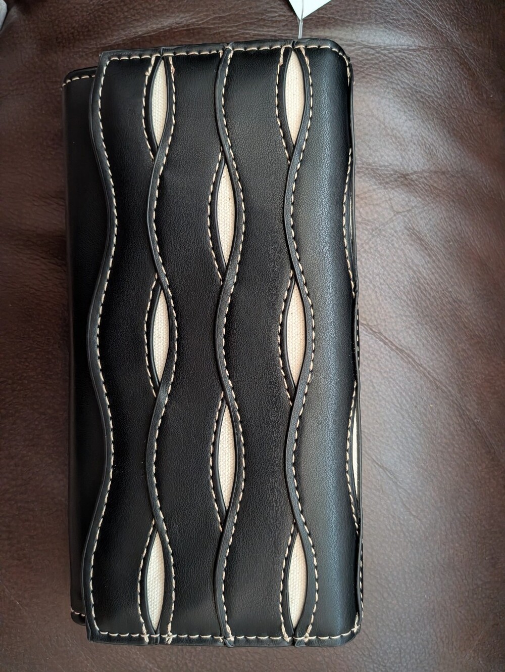 Black and Cream Men's Leather Wallet - Stylish Wave Stitch Design